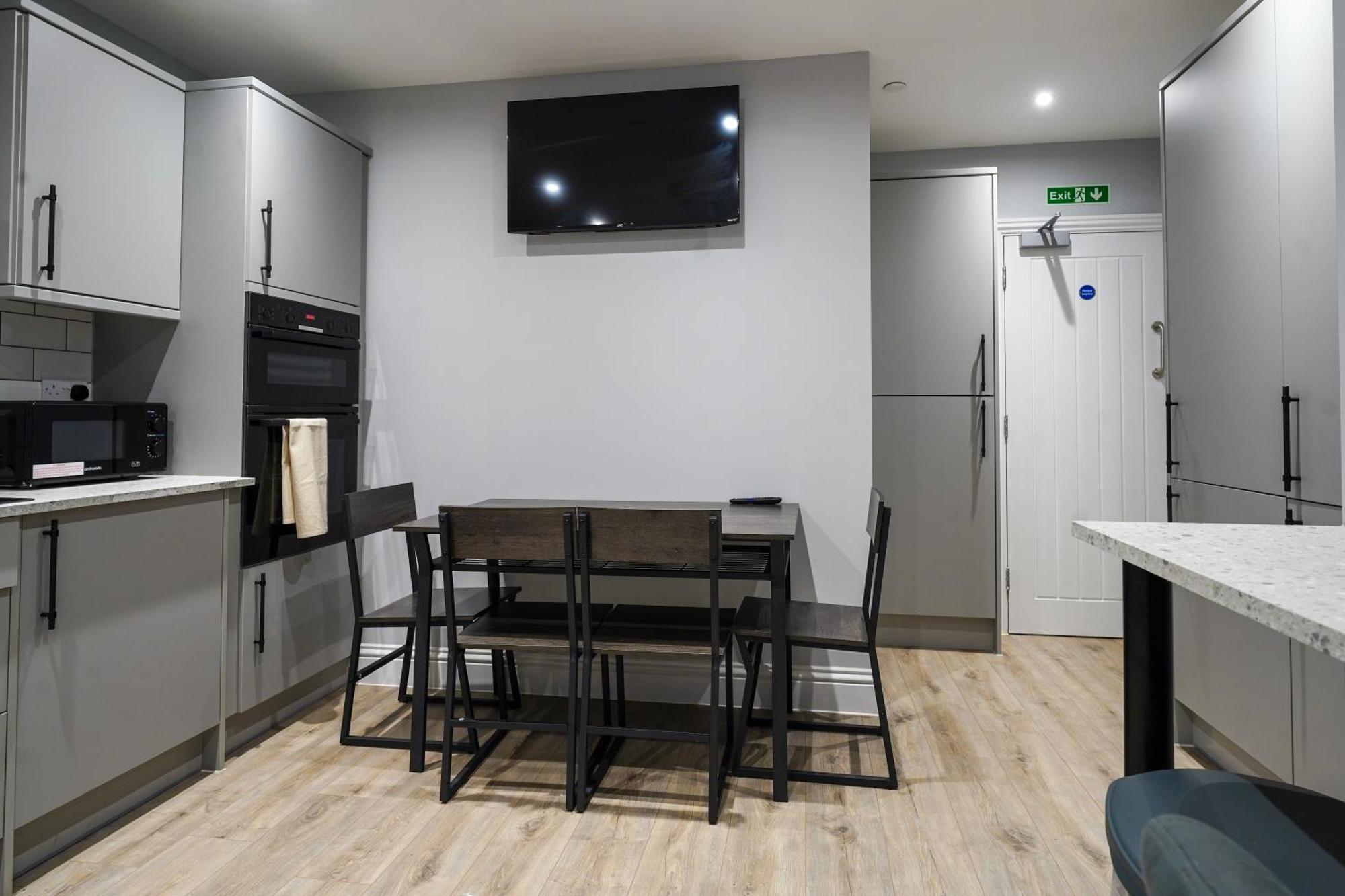 En-Suite Double Rooms, Smart Tv Comfy Style Llanelli Eksteriør billede