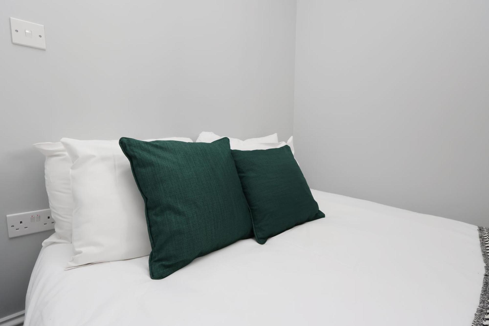 En-Suite Double Rooms, Smart Tv Comfy Style Llanelli Eksteriør billede