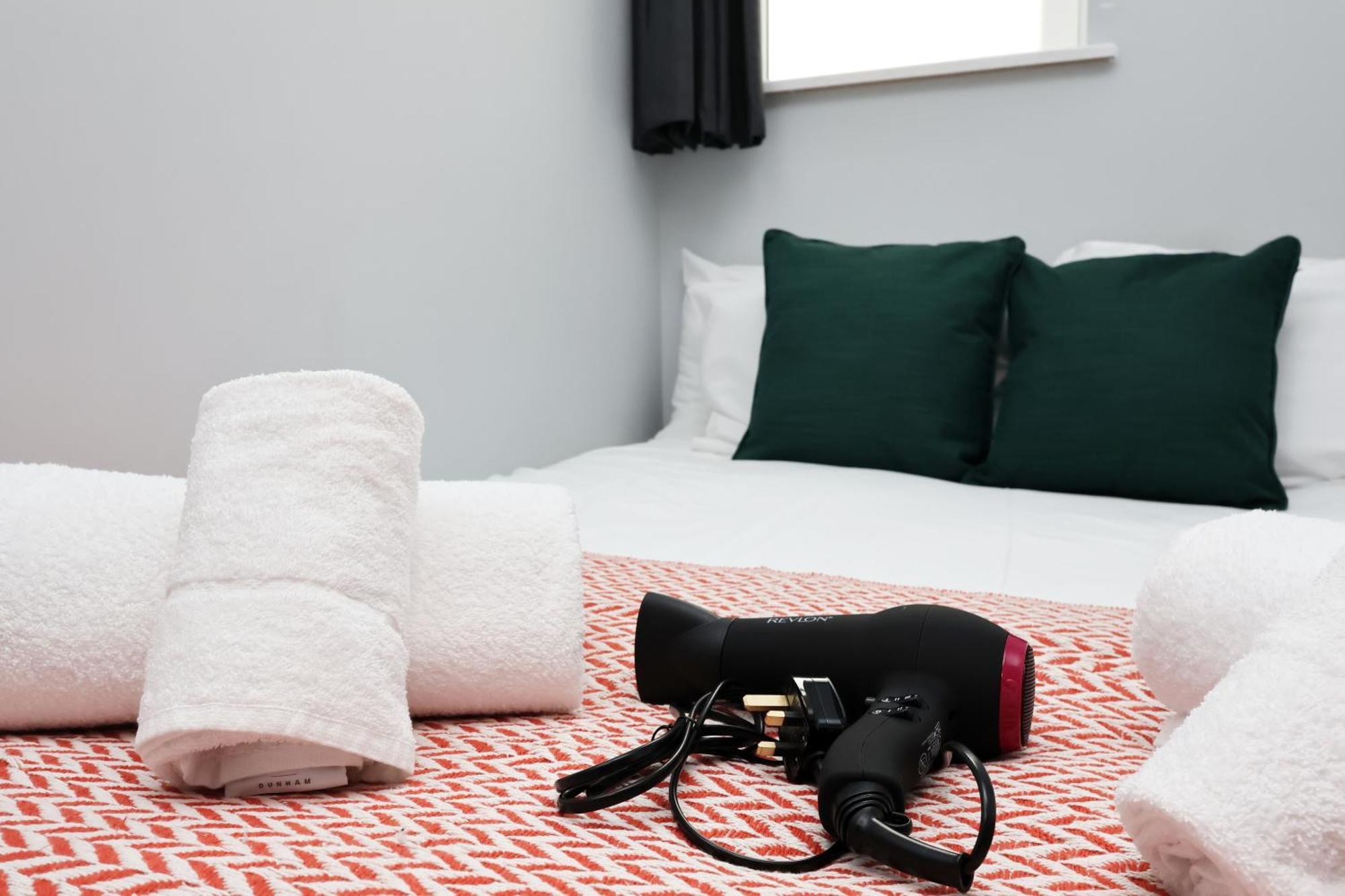 En-Suite Double Rooms, Smart Tv Comfy Style Llanelli Eksteriør billede