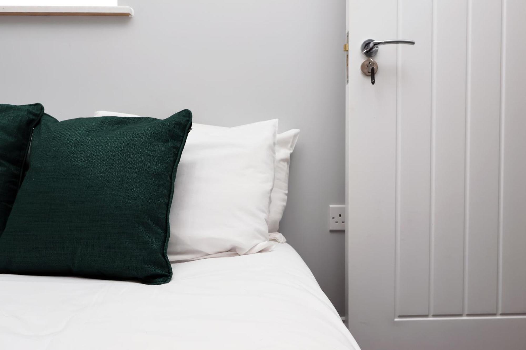 En-Suite Double Rooms, Smart Tv Comfy Style Llanelli Eksteriør billede