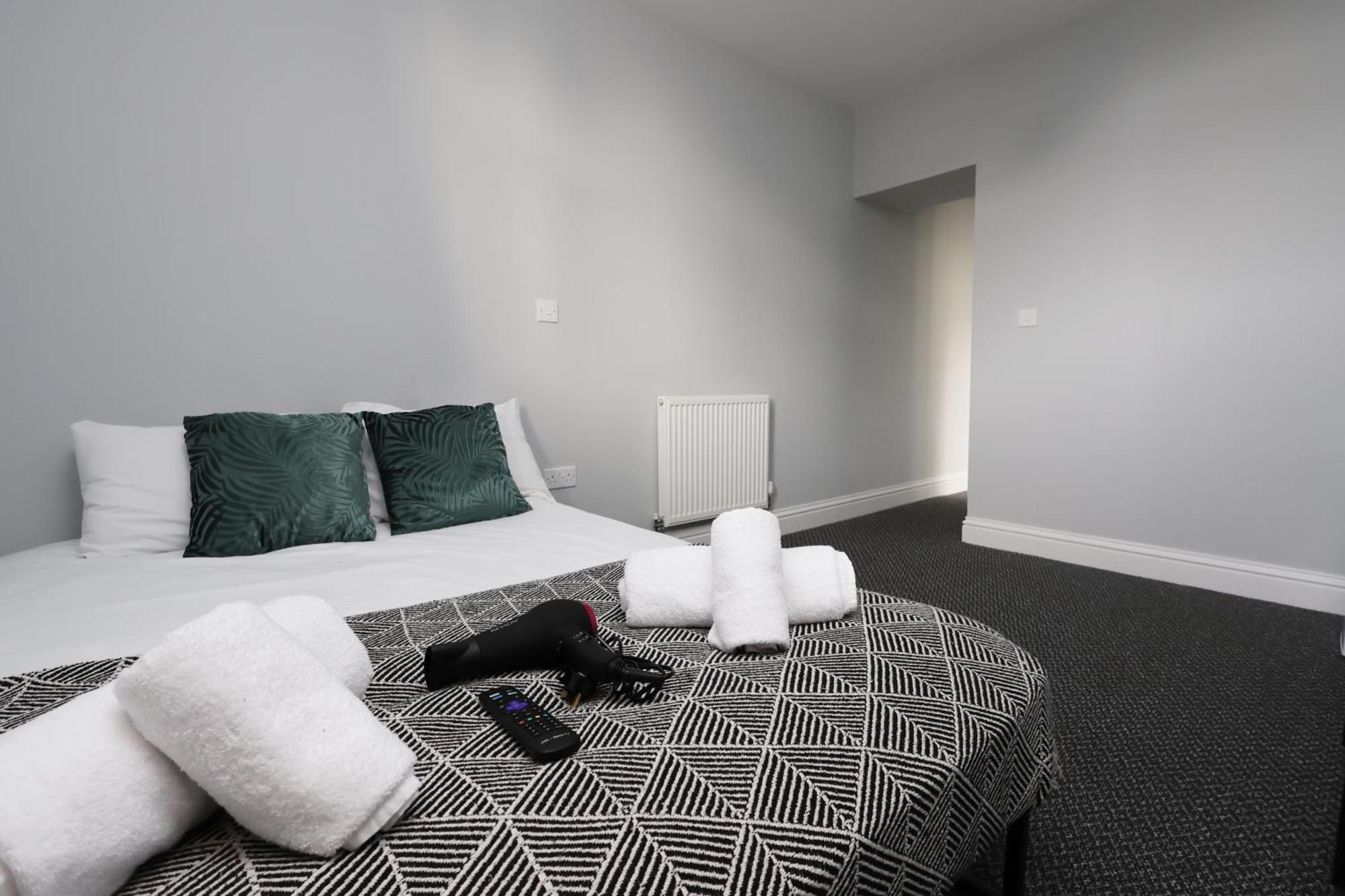 En-Suite Double Rooms, Smart Tv Comfy Style Llanelli Eksteriør billede
